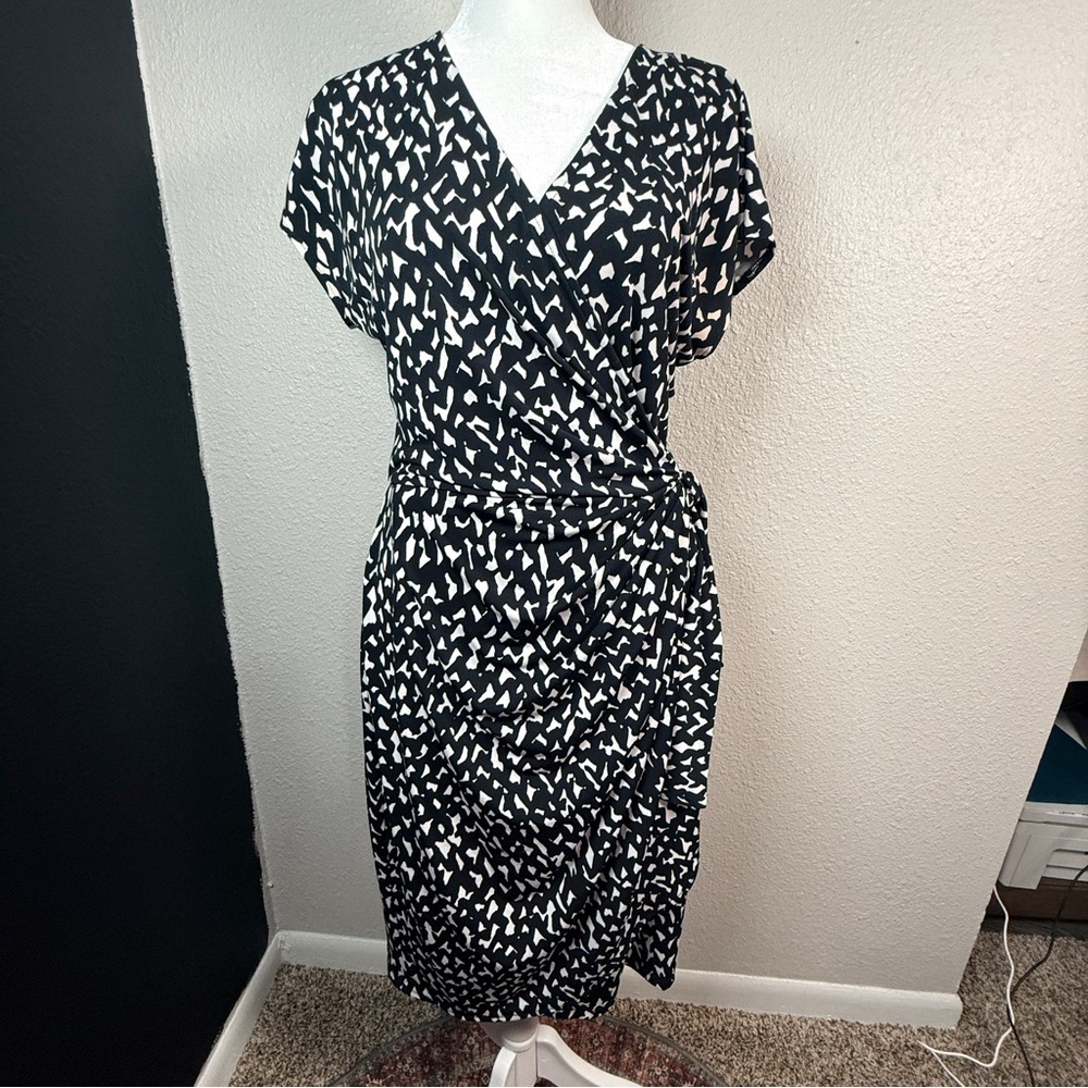 Maggy London Monochrome Abstract Midi Dress